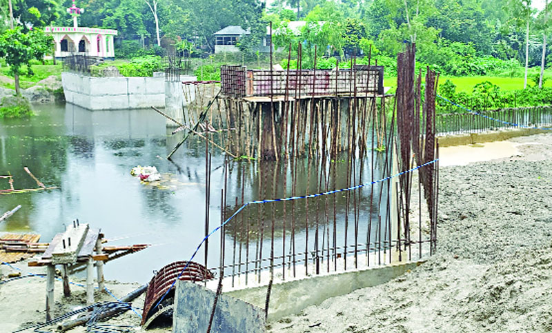 ৩ পরিবারের জন্য আড়াই কোটি টাকার সেতু